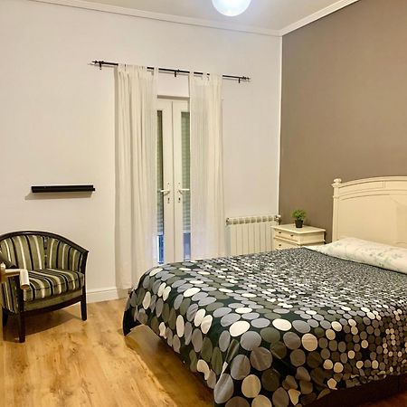Antolin Yellow Door Ponferrada Zewnętrze zdjęcie