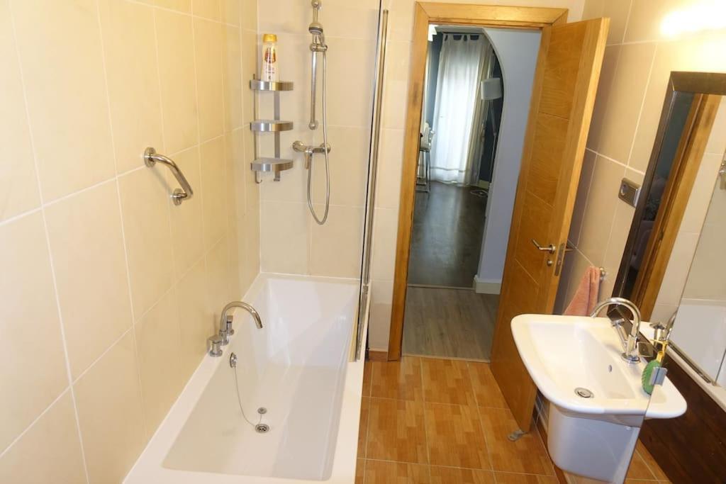 Antolin Yellow Door Ponferrada Zewnętrze zdjęcie