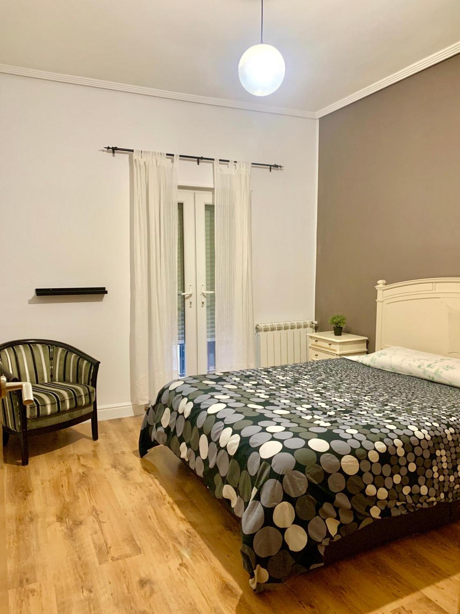 Antolin Yellow Door Ponferrada Zewnętrze zdjęcie